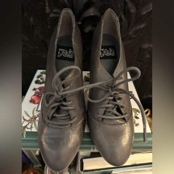 Made by Elves high heeled laced shoe - Picture 4 of 7